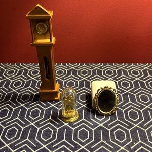 Vintage dollhouse accessories